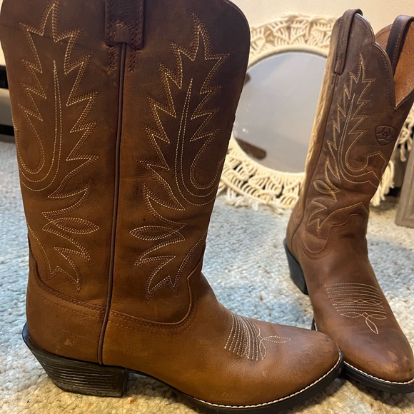 Almost brand new boots. Worn a few times. - Picture 3 of 3